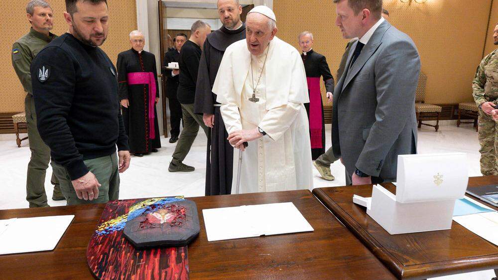 Wolodymyr Selenskyj bei Papst Franziskus im Vatina