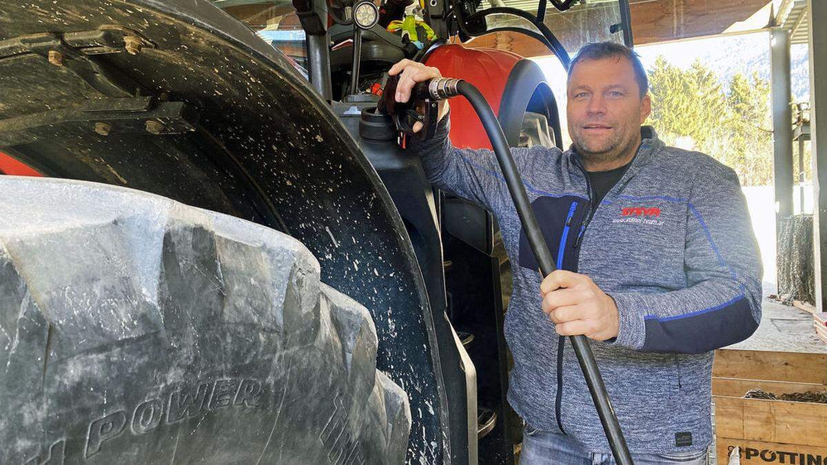 Landwirt und Unternehmer Hans Gumpitsch aus Dölsach zapft jährlich 450.000 Liter an seiner Hoftankstelle