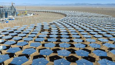 Nirgendwo wird mehr Solar- und Windkraft installiert als in China. Im Bild: In Bau befindliches Solarkraftwerk in Chinas Gansu-Provinz