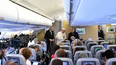 Der Papst auf dem Rückflug nach Rom