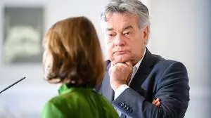 Vizekanzler Kogler und Verfassungsministerin Edtstadler präsentierten am Donnerstag den Entwurf