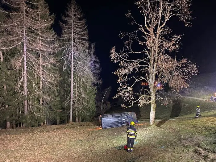 Der VW-Bus habe sich mehrmals überschlagen, sagen Angeklagte wie Zeuge aus