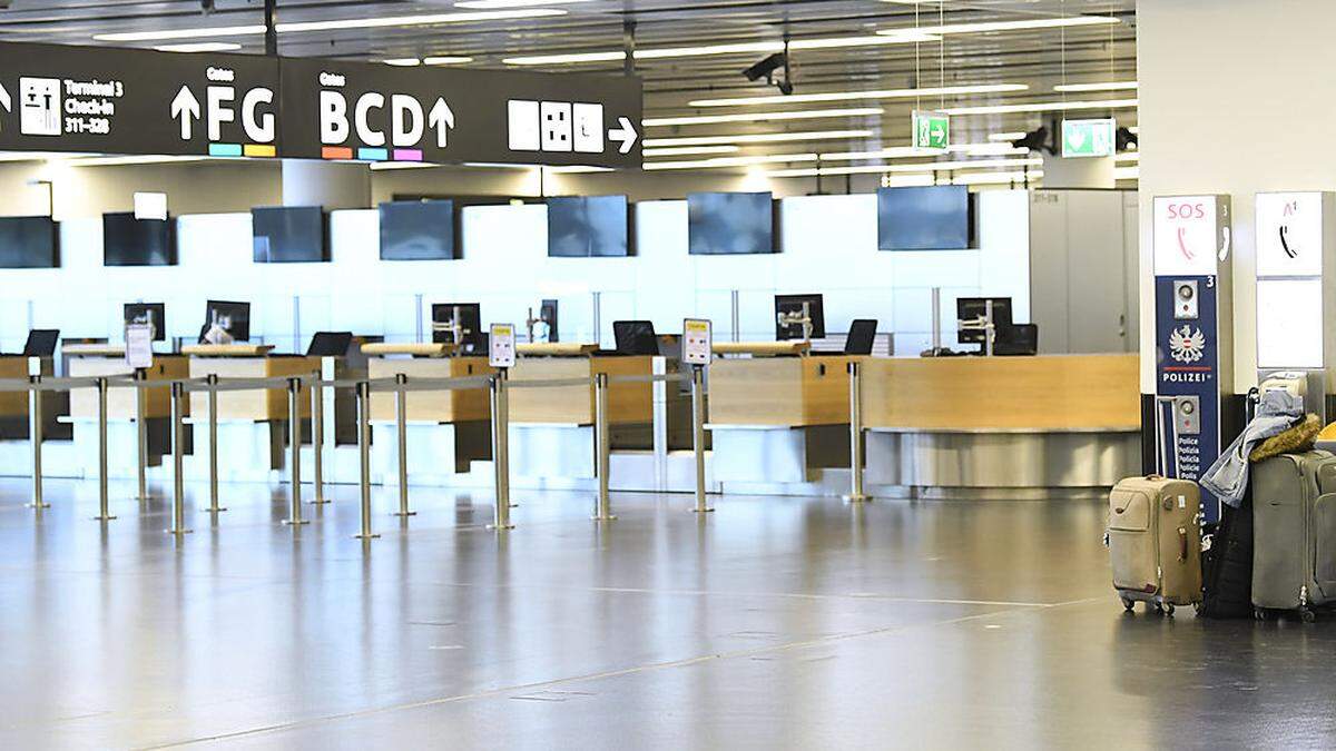 Am Flughafen Wien-Schwechat wurde die falsche Offizierin von der Polizei festgenommen