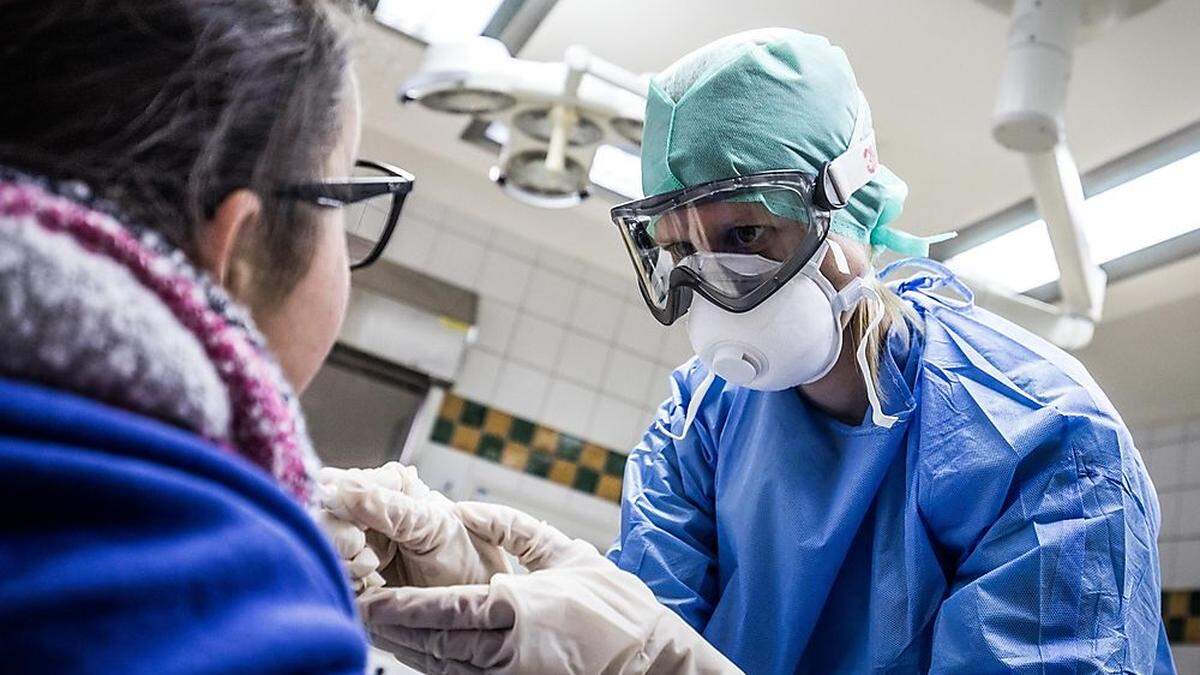 In einem Heim im Bezirk St. Veit sind mittlerweile 22 Betreute und sechs Mitarbeiter mit dem Coronavirus infiziert (Symbolfoto)