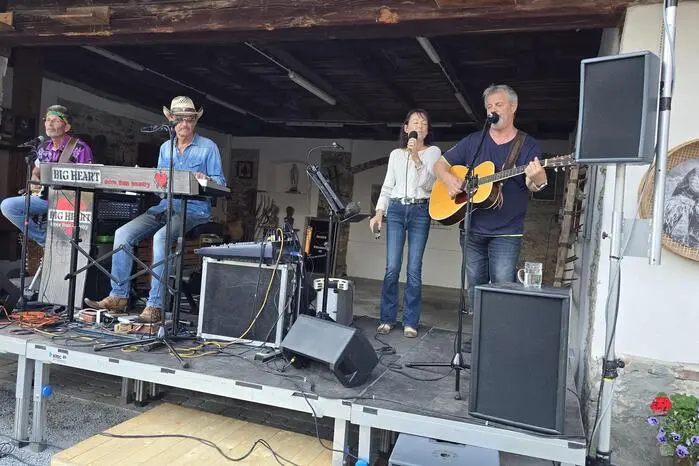 Die Weizer Gruppe „Big Heart“ mit Gastmusiker Charly Wiener unterhielt die rund 200 Gäste live. 