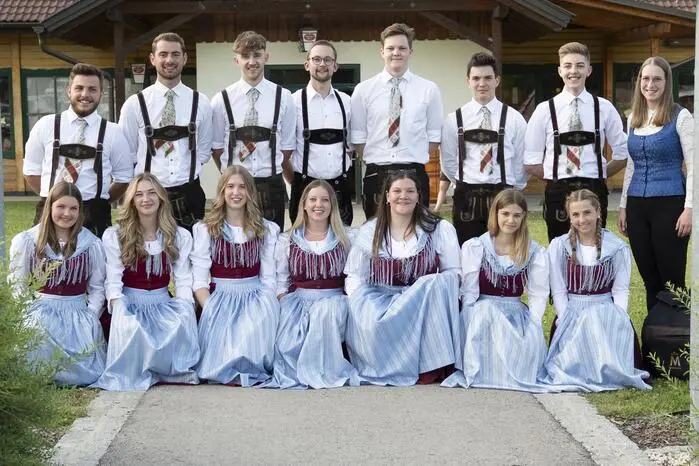 Die Landjugend Steuerberg, unter der Leitung von Obmann Robert Malle und Leiterin Laura Pleschberger, sorgte für flotte Tanzeinlagen.