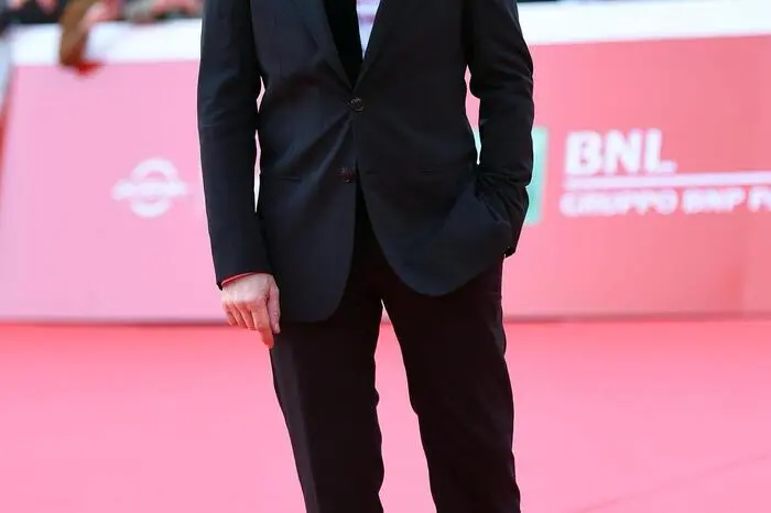 "Ich hasse Selfies und soziale Netzwerke", sagte Waltz unverblümt seinen Fans, die ihn am roten Teppich beim Filmfest in Rom um ein Foto baten.