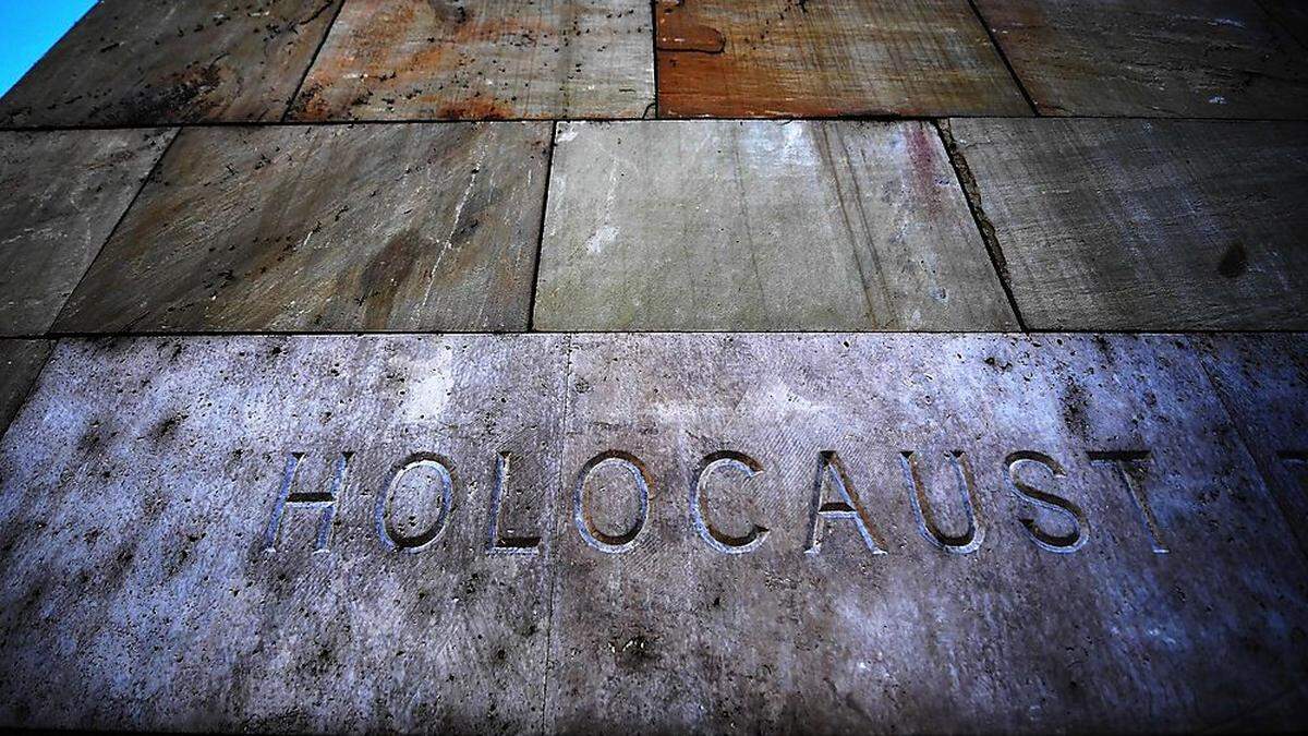 Die Inschrift &quot;Holocaust&quot; im Holocaust Memorial Center in Budapest