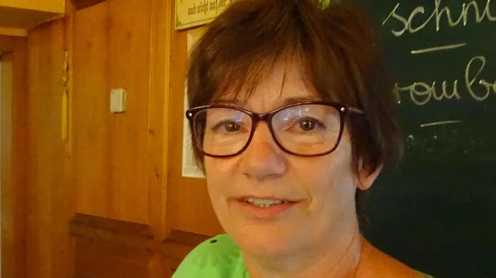 Ingrid Deutsch aus Untergreith (Mitterdorf/Raab): "Wählen gehe ich, da ich mit entscheiden möchte. Ich habe keine Angst vor Corona. Hier war auch alles ideal vorbereitet, die Abstände werden eingehalten und auch die Gehrichtung wurde fixiert. Wahrscheinlich wird auch unser Bürgermeister wieder gewählt."