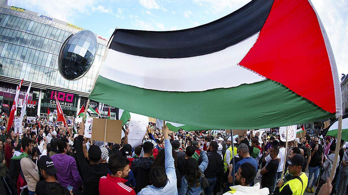 Einige hundert Unterstützer der Palästinenser versammelten sich n Favoriten.