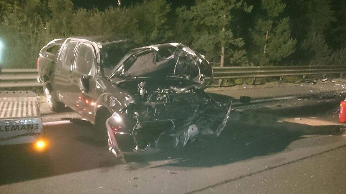 Das Auto wurde bei dem Unfall schwer beschädigt