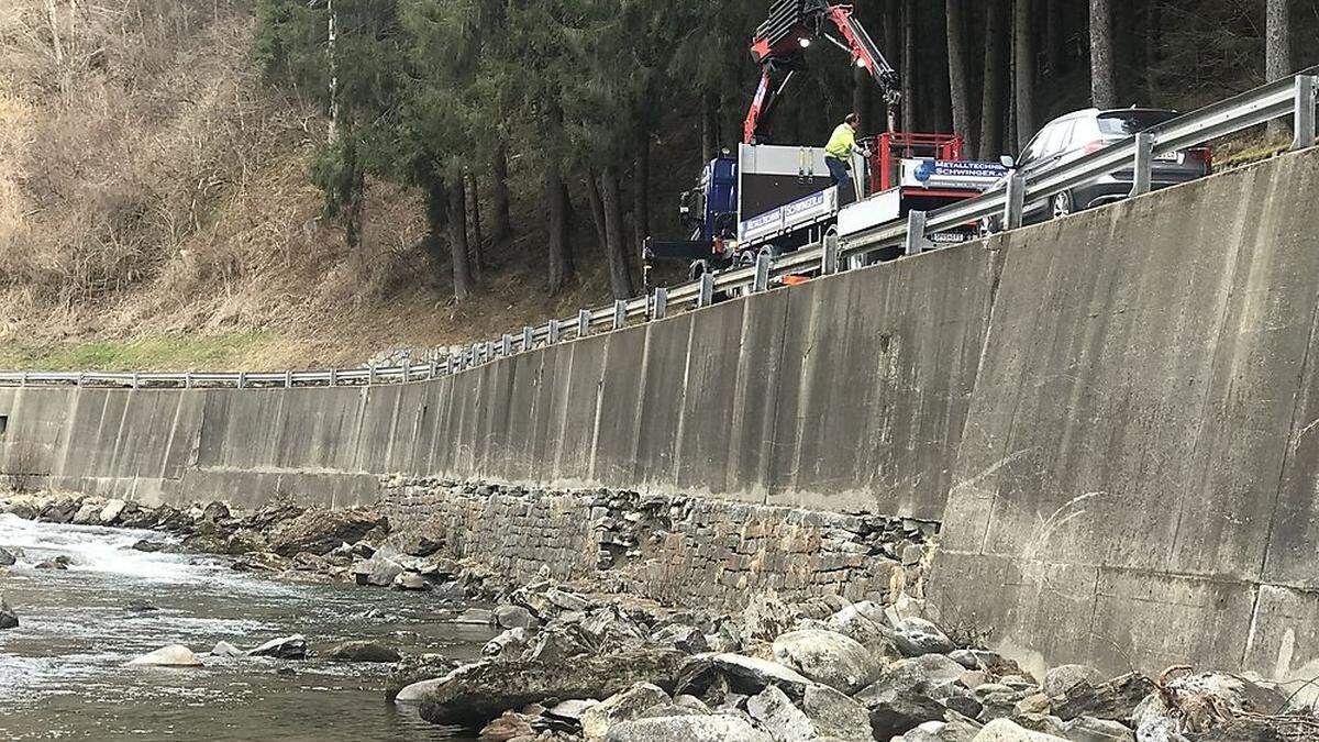 Auf der B 99 Katschberg Straße werden bis Mitte November die Stützmauern zwischen Lieserbrücke und Trebesing saniert