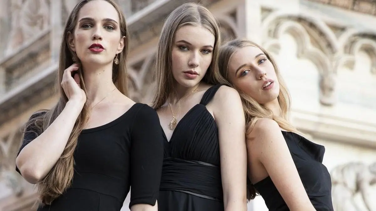 Sarah Kühschweiger, Alida Tolmaier & Sarah Schmidt von 1 st Place Models in Mailand für "Wisdom of the Source"