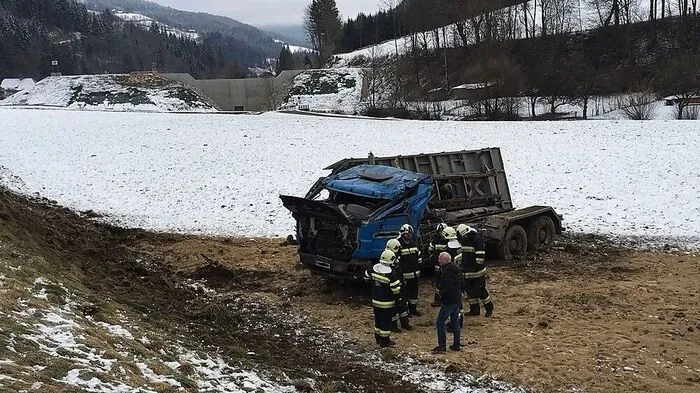 Der Lkw überschlug sich