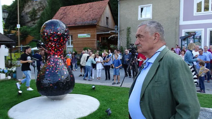 Murau widmete seinem Ehrenbürger Karl Schwarzenberg einen eigenen Platz - mit einem Denkmal für den Fürsten, das am 14. August enthüllt wurde.