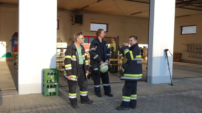 Unter realen Bedingungen übte der gesamte Abschnitt 2 des Bezirksfeuerwehrverbandes Leibnitz am Mittwochabend in Heiligenkreuz den Ernstfall.