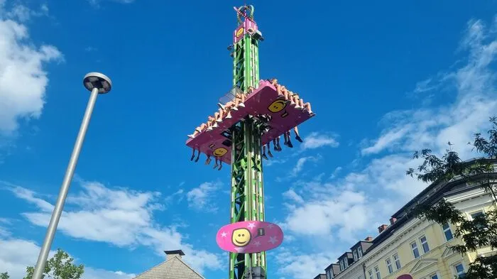 Drop Zone 1 Fahrt: 4 Euro 4 Fahrten: 14 Euro