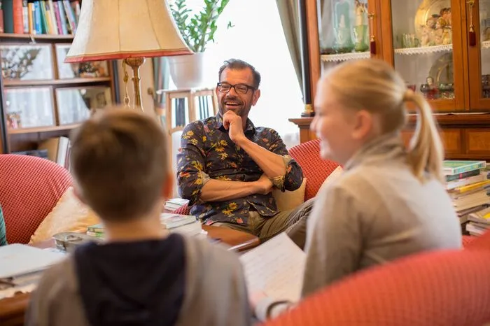 Kinderreporter: Haben Sie eine Lieblingsblume?Karl Ploberger: Das Alpenveilchen oder Zyklame. Mit der hat eigentlich alles begonnen. Mit 12 Jahren hatte ich mein erstesGlashaus. Darin hab ich Zyklamen gezogen.