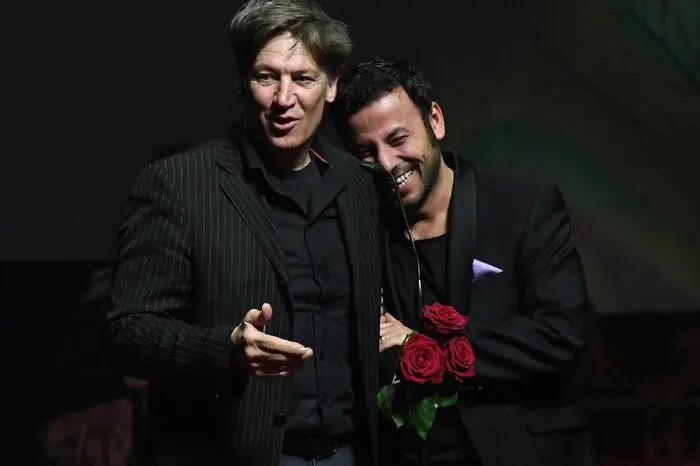 Bei den Schauspielern konnte Tobias Moretti (im Bild mit Hüseyin Tabak) für seine Leistung in Hüseyin Tabaks Sportdrama "Gipsy Queen" die Ehrung des besten Darstellers entgegennehmen - und zeigte sich gerührt, dass seiner Interpretation eines räudigen Ex-Boxers solche Aufmerksamkeit zuteilwerde.