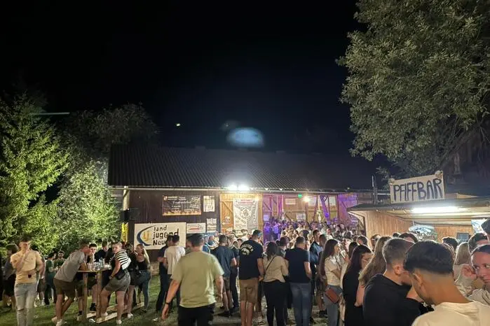 Rund 500 Gäste feierten gemeinsam mit der Landjugend Neudorf bei Passail in der alten „Keischn“, die früher mit Heu gefüllt war und als Stall diente. Nun wird sie als Partylocation für dieses Fest genutzt.