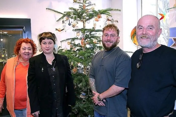 Lena und Jan Prehal, die Kinder des Künstlerpaares Renate und Fritz Prehal, sind seit ihrer Kindheit tief mit dem ehemaligen Fabrikgebäude verbunden. 