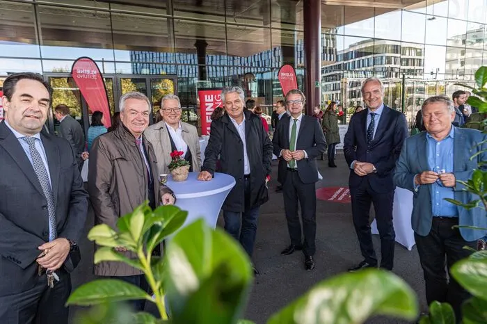 Gruppenfoto mit Abstand: Gastgeber und Messe-CEO Wolfgang Malik, LR Anton Lang, die Kleine-Zeitung-Geschäftsführer Thomas Spann und Chefredakteur Hubert Patterer, LR Christopher Drexler, Stadtrat Günter Riegler, Holding Graz Vorstand Wolfgang Malik