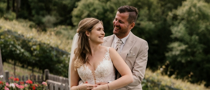 Das frischgebackene Ehepaar Saskia und Michael Painsi