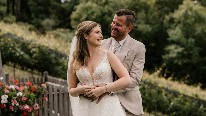 Das frischgebackene Ehepaar Saskia und Michael Painsi