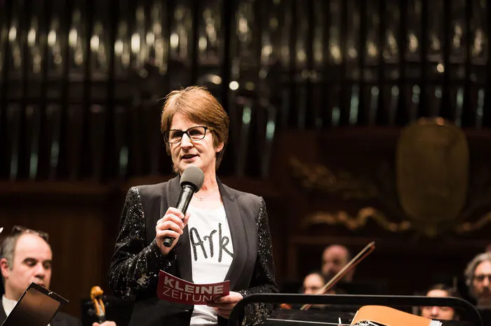 Das Konzert war eine Kooperation des Musikvereins Kärnten und der Jeunesse Kärnten mit der Kleinen Zeitung. Für die Kleine Zeitung begrüßten Chefredakteurin Antonia Gössinger und Marketing-Kulturbeauftragte Susanne Kuttnig die Gäste.