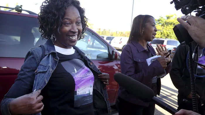 Wird das ein zweites Graceland? Ein halbes Jahr, nachdem Prince in seinen Paisley Park Studios tot aufgefunden wurde, gibt es dort offizielle Touren.