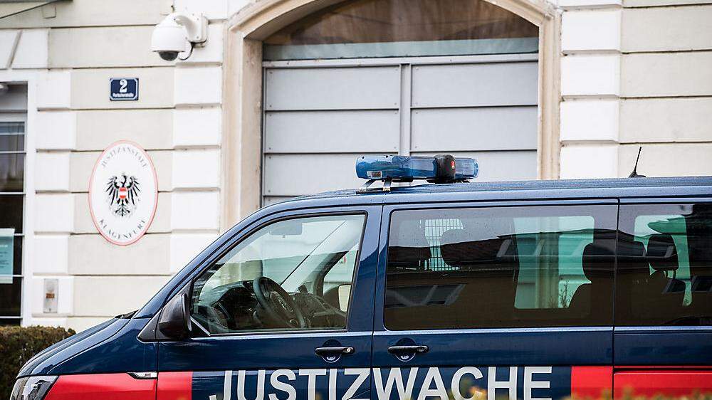 Der Jugendliche wurde in die Justizanstalt Klagenfurt eingeliefert