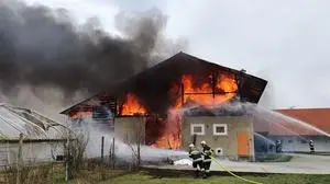 Sieben Feuerwehren rückten aus, um den Vollbrand zu löschen