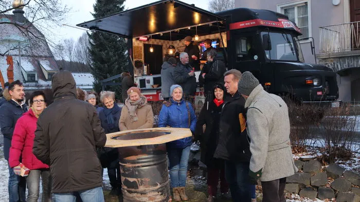 Schon in den frühen Morgenstunden versammelten sich einige Schaulustige vor der Barbarakirche in Bärnbach, um bei "Guten Morgen Österreich" live dabei zu sein.  
