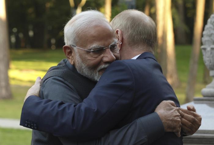 Narendra Modi zeigte sich mit Putin freundschaftlich 