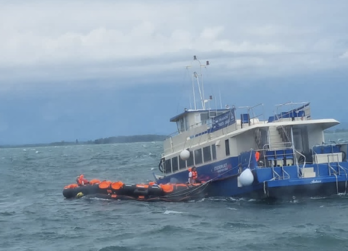 Die Passagiere mussten von der Küstenwache evakuiert werden