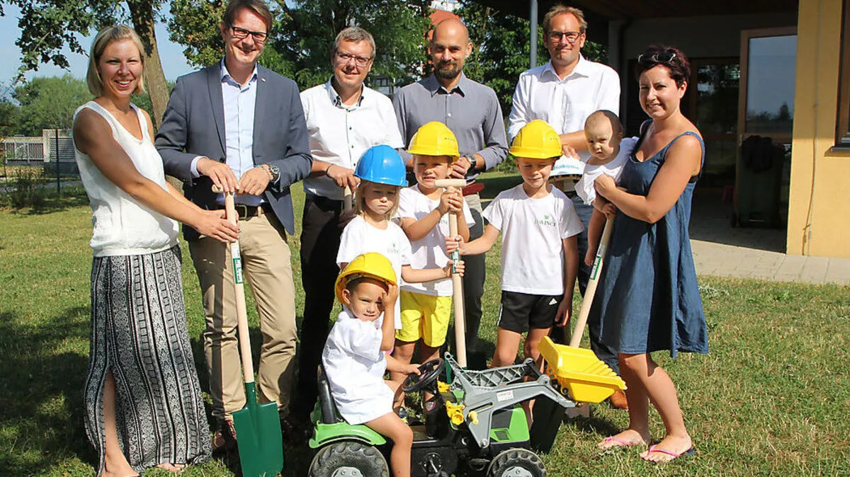 Kindergartenleiterin Elke Gruber, Bürgermeister Marcus Martschitsch, Vizebürgermeister Herwig Matejka, Thomas Lattinger (Ökopark), Matthias Liebenwein (Diakonie de La Tour) und  Kindergartenpädagogin Eva Abraham