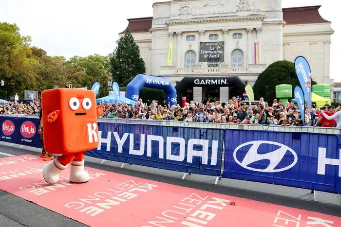 GRAZ,AUSTRIA,10.OCT.26 - RUNNING - Graz Marathon, side events. Image shows the mascots run. Photo: GEPA pictures/ Matic Klansek