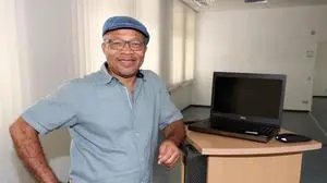 WG: 4 Fotos von Oke Anjanwu zum Aussuchen




______________________________

[cid:image001.jpg@01D9EA1A.41936BD0]

Mag. Michaela Auer
Redakteurin Regionalredaktion St. Veit & Feldkirchen
michaela.auer@kleinezeitung.at
Tel.  +43 4212 30883 25
Fax. +43 4212 30883 40
M.    +43 664 39 45 470
www.kleinezeitung.at<http://www.kleinezeitung.at>
Kleine Zeitung GmbH & Co KG
9300 St.Veit/Glan, Unterer Platz 16
Impressum & Information<http://www.kleinezeitung.at/service/unternehmen/impressum/index.do>

[cid:image003.png@01D9EA1A.41936BD0] Unsere Facebook Seite für Steiermark und Kärnten!<http://www.facebook.com/kleinezeitung>
[cid:image004.png@01D9EA1A.41936BD0] Unsere Twitter Seite für Steiermark und Kärnten!<http://www.twitter.com/kleinezeitung>
[cid:image005.png@01D9EA1A.41936BD0] Unsere TikTok Seite für Steiermark und Kärnten!<https://www.tiktok.com/@kleinezeitung/>

Diese Nachricht kann vertrauliche Informationen enthalten und ist nur für die namentlich bezeichneten Empfänger bestimmt.
Falls Sie nicht namentlich als Empfänger dieser Mitteilung angeführt sind, ersuchen wir Sie dringend, diese Mitteilung nicht weiterzuverbreiten oder zu kopieren!
Bitte informieren Sie uns umgehend per E-Mail, falls Sie diese Mitteilung fälschlicherweise erhalten haben und löschen Sie dieses E-Mail jedenfalls endgültig aus Ihrem System.
This message may contain confidential information and is intended only for the individual named. If you are not the named addressee you should not disseminate, distribute or copy
this e-mail. Please notify the sender immediately by e-mail if you have received this e-mail-message by mistake and delete this e-mail-message from your system.

Von: Info | Schusser Foto <info@schusserfoto.at>
Gesendet: Mittwoch, 13. September 2023 12:25
An: Michaela Auer <Michaela.Auer@kleinezeitung.at>
Cc: KLZ St-Veit <feldkirchen@kleinezeitung.at>
Betreff: 4 Fotos von Oke Anjanwu zum Aussuchen


Liebe Michi Auer!

Beiliegend übersende ich Dir die Fotos von Oke Anjanwu zum Aussuchen.

Lieb