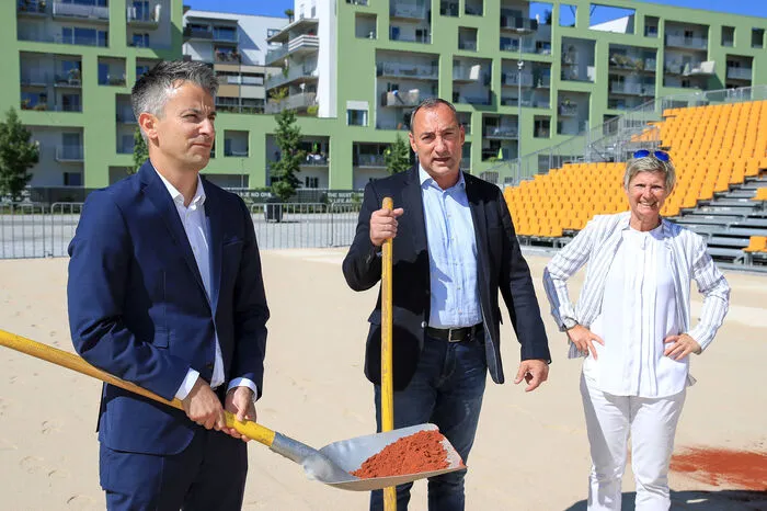 Sportstadtrat Kurt Hohensinner, Vizebürgermeister Mario Eustacchio und STTV-Präsidentin Barbara Muhr.