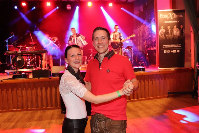 Claudia Scheeweiß und Bernhard Urak werden am 21. September 2024  in Grafenstein heiraten und als Musik wird FolkXtime für sie aufspielen!