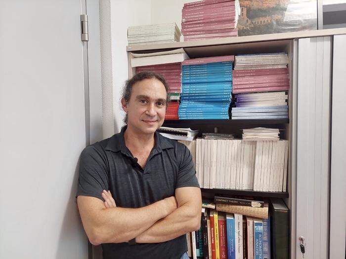 <strong>Uni-Professor Christos Koulovatianos</strong>