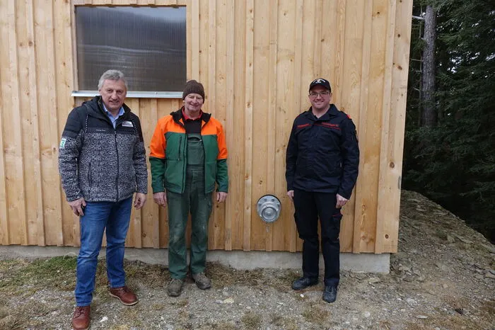 Bürgermeister Erwin Gruber, Landwirt Hans Baumegger und Feuerwehr-Kommandant Martin Pöllabauer.