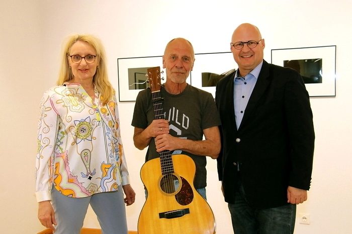Kunsthaus-Leiterin Gabriele Gschiel und Stadtrat Peter Sükar freuten sich über den Auftritt des Ausnahmemusikers.