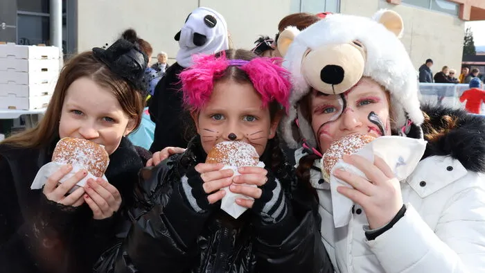 Pünktlich am Faschingssonntag war die letzte Gelegenheit in der heurigen Wintersaison den Eislaufplatz am Köflacher Rathausplatz zu benutzen.