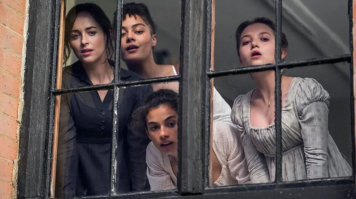 Dakota Johnson als Anne mit ihren Mitstreiterinnen