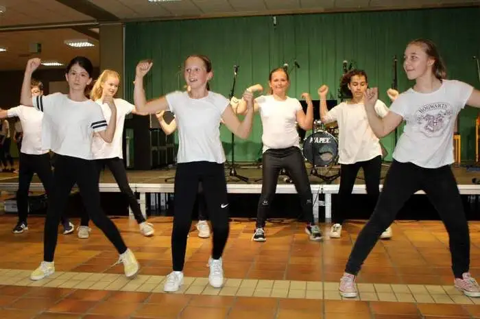 Die Schüler präsentierten in der vollbesetzten Aula ein breites, vielfältiges Repertoire ihres Könnens.