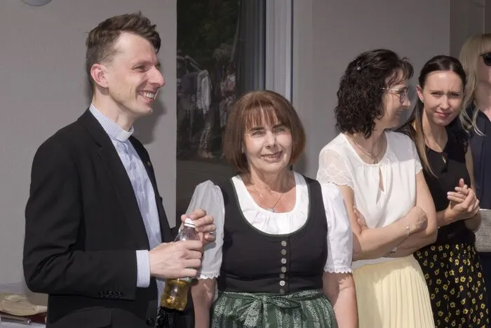 Die in Pension getretene Ärztin Rita Kreuzbichler hat ihren Urlaub verkürzt, um bei der Feierlichkeit dabei zu sein.