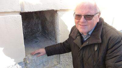 Herbert Nessel weiß alles über den Trankopferstein in St. Stefan