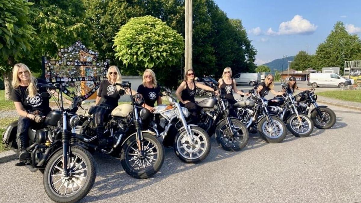 Volle Frauenpower auf Motorrädern