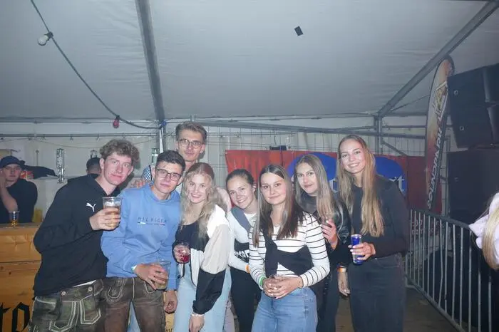 In der Disco sorgte Soundpark wieder für ordentliche Stimmung und im Bierzelt unterhielten die Hafendorfer die Gäste. 